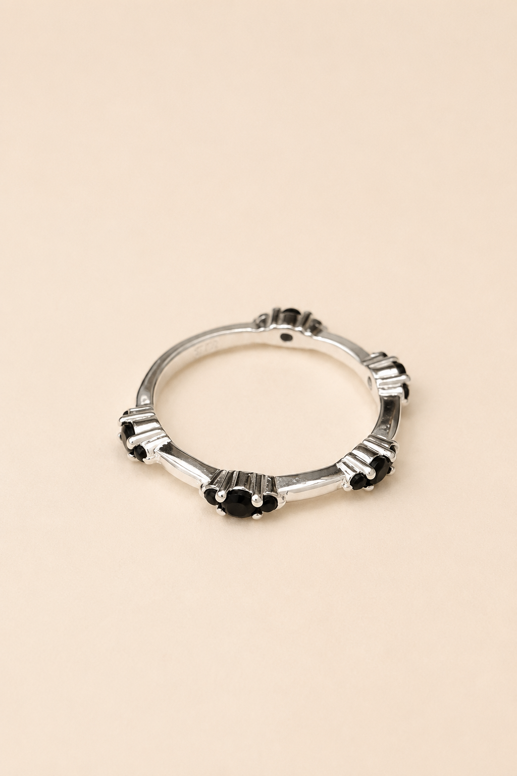 Amara ring negro