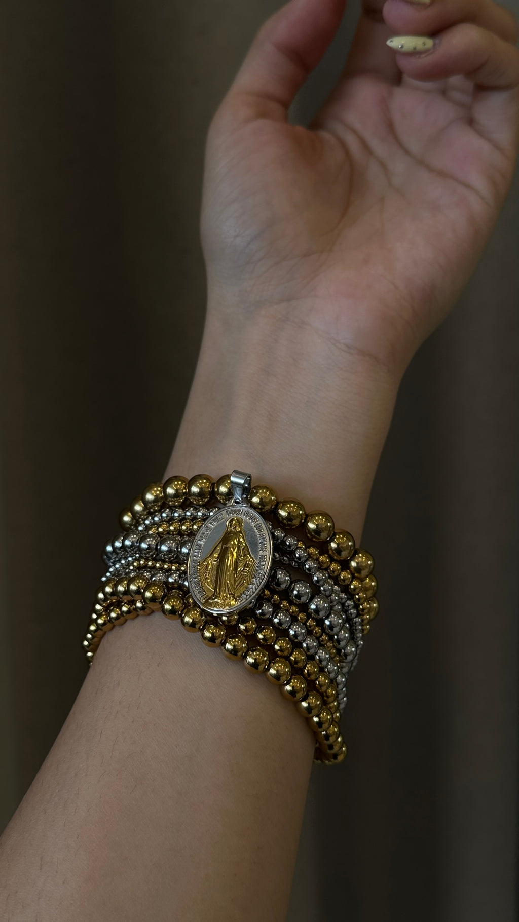 Virgen milagrosa dorada
