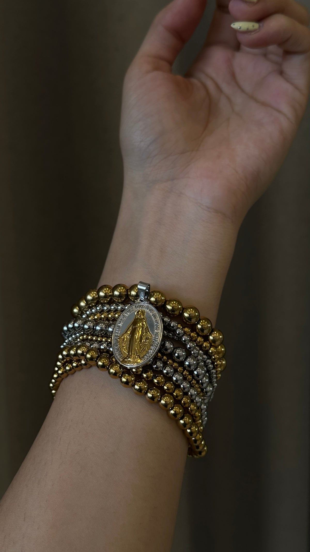 Virgen milagrosa dorada